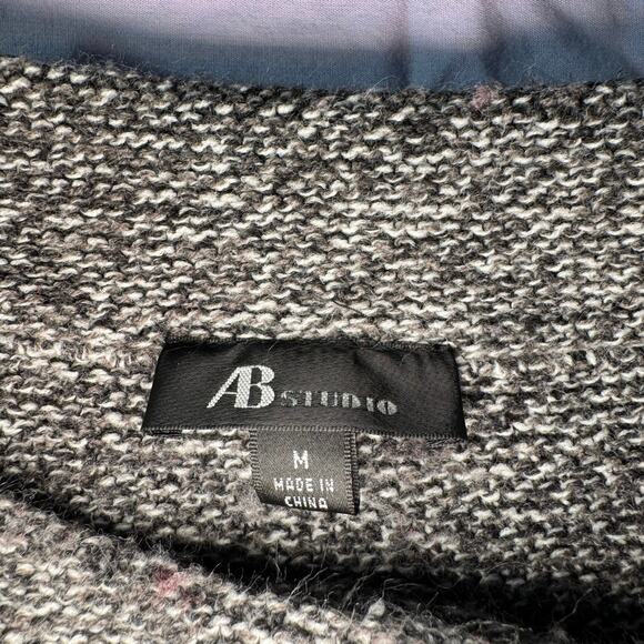 AB Studio Women's sz Medium Gray Heathered Sweater Cardigan Big Buttons Open - Picture 3 of 12